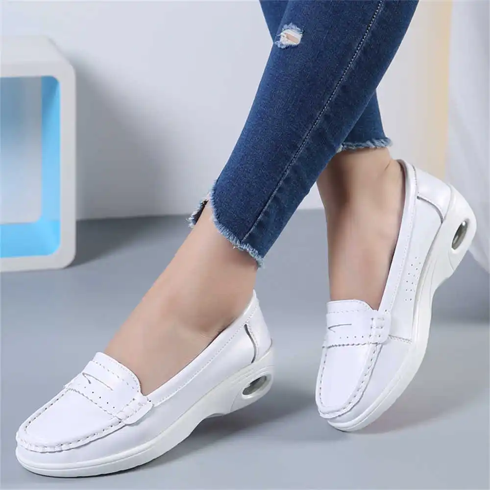 Thick Sole Slipon White Traine – Streetwear Brand Canada Bewertung und Preis
